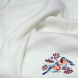 Скатерть Анюта с кружевом. Белый лен. Цветная вышивка "Снегири" - belaya-snegiri6.jpg