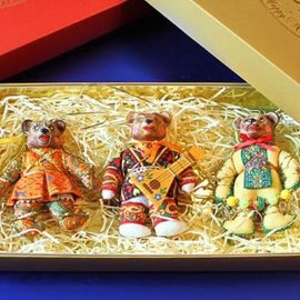 Три маленьких медведя в подарочной коробке - kukly-medvezhata-5.jpg