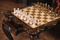 Шахматный стол ручной работы  (в комплекте с фигурами)