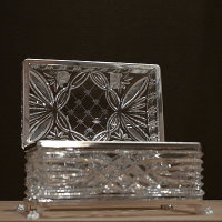 Ларец, прозрачный с декором серебряного цвета