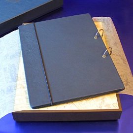 Кожаная папка-планшет. Цвет синий. В подарочной коробке - papka-planshet_sin4.jpg