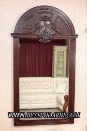 Зеркало в деревянной раме с резьбой - Зеркало в деревянной раме с резьбой