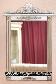 Зеркало в деревянной раме с резьбой - Зеркало в деревянной раме с резьбой