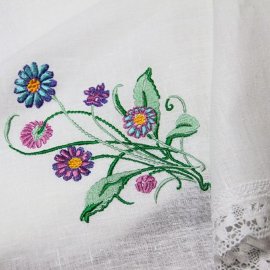 Льняная скатерть Инна с винтажной вышивкой Полевые цветы, 4 шт - redkij-buket-4-sh2.jpg