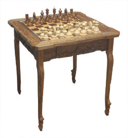 Стол для шахмат  Материал: Массив дуба и бука
Размер стола: 65  х 65 х 72 см 