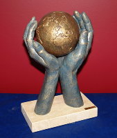 Скульптура "Весь мир в твоих руках" Anglada