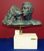 Скульптура "Поцелуй" Anglada