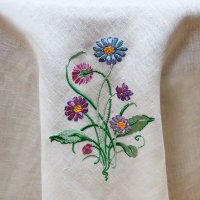 Льняная скатерть Инна с винтажной вышивкой Полевые цветы, 4 шт